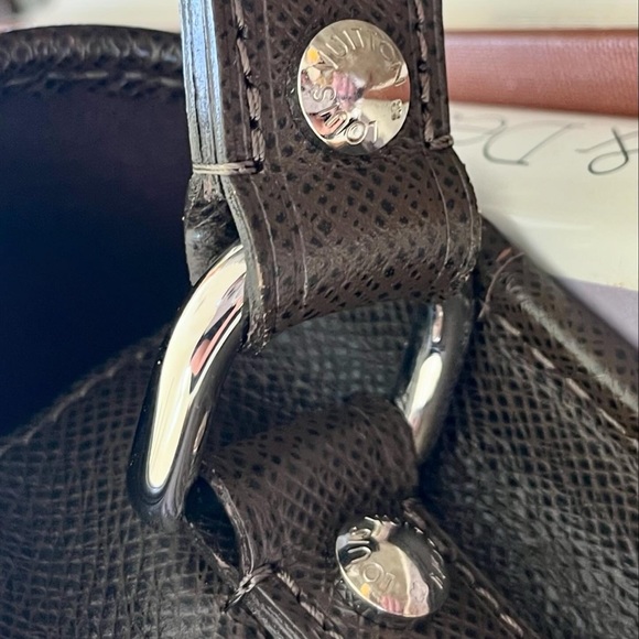 Authentic Louis Vuitton Taiga Brown Crossbody/Messanger Bag - Picture 4 of 9